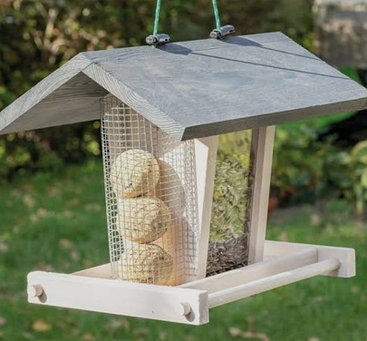 Construction d'une mangeoire pour oiseaux